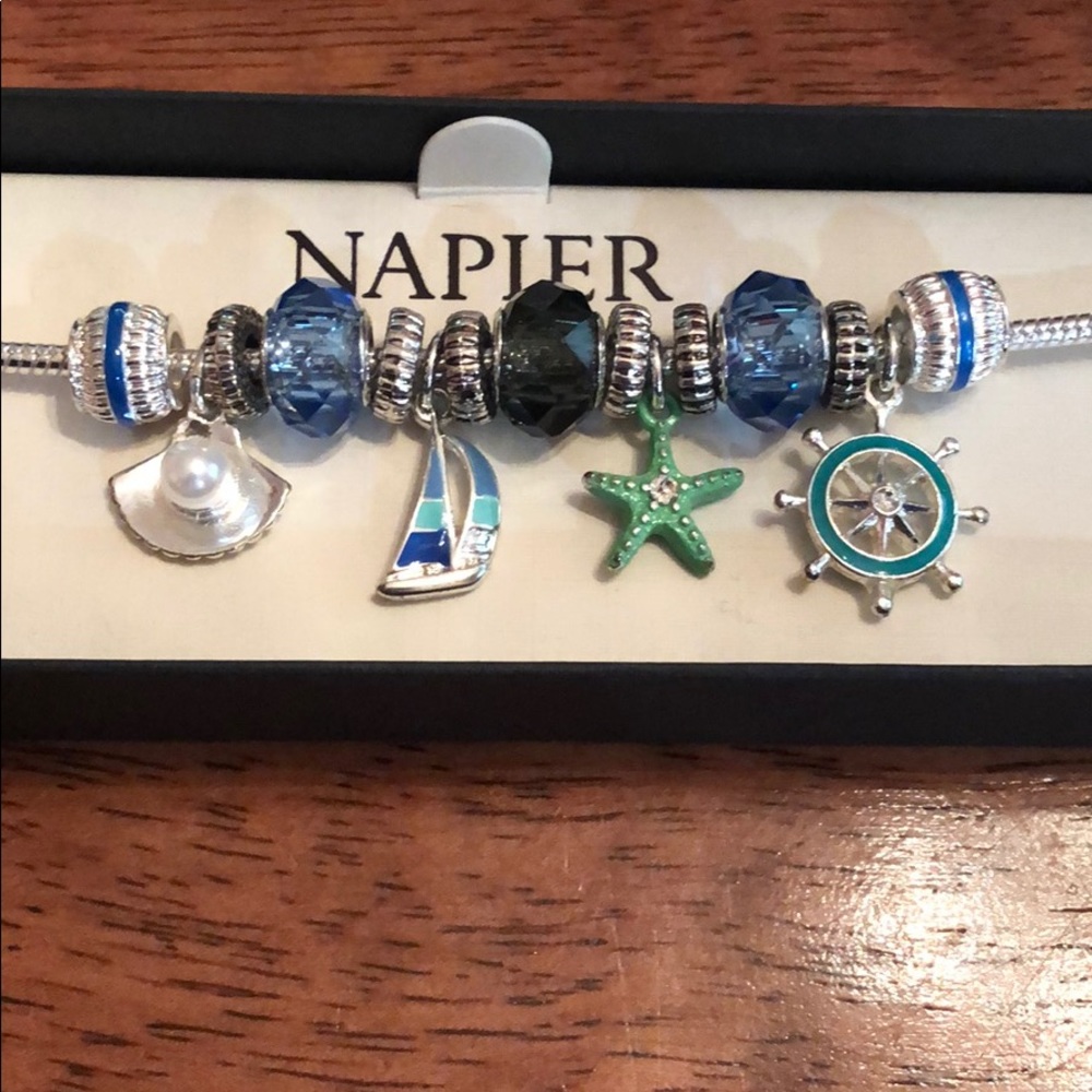 🆕⛵️NWT Napier nautical charm bracelet